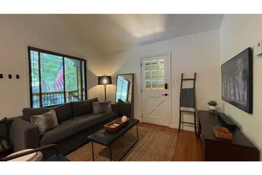 Saturdays Cabin, Hot Tub, Hammock, Gas Firepit