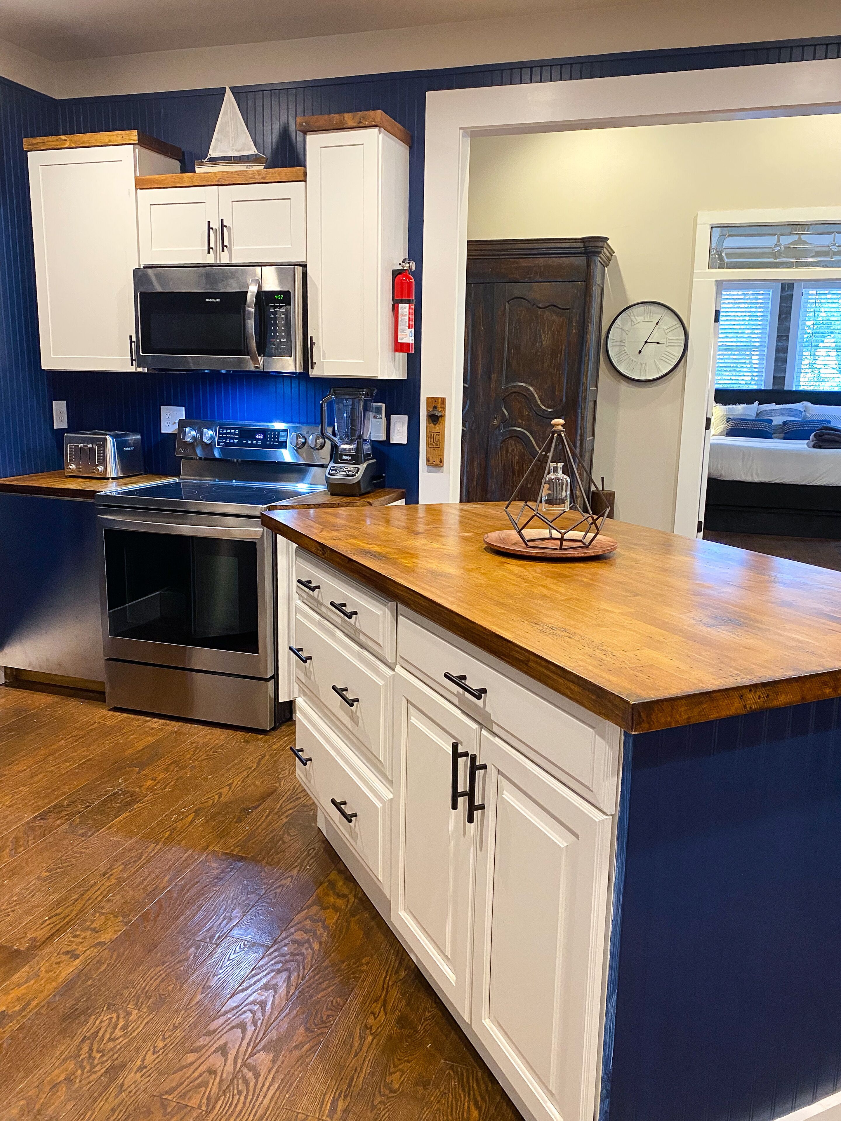 Waterfront apartment near downtown Davidson