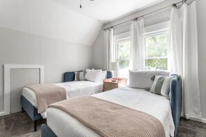 2 bedrooms, desk, free WiFi, bed sheets