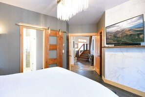 4 soverom, strykejern/-brett, internettilgang og sengetøy