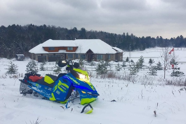 Snowmobile NOT included with rentals. Trail 77 3 minute ride from the cottage.