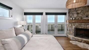 4 bedrooms, desk, WiFi, bed sheets