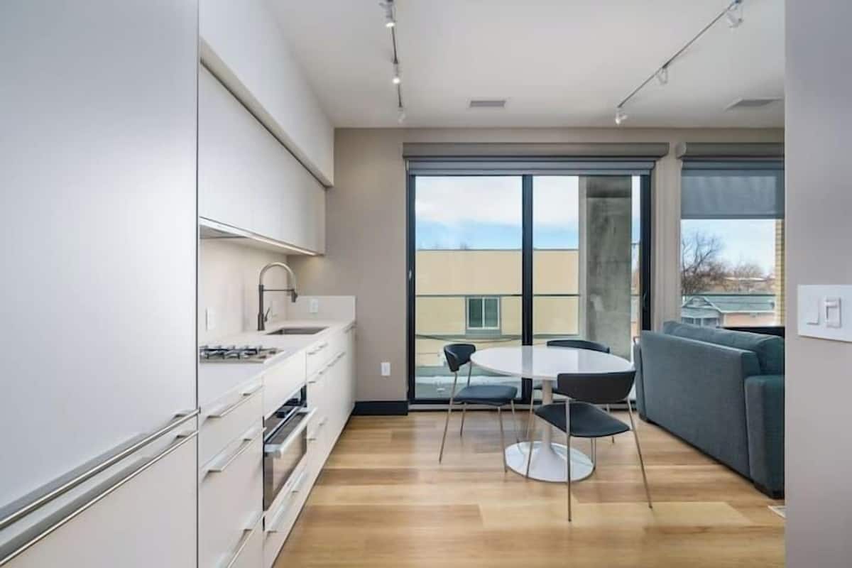 Signature Studio | Private kitchen | Full-sized fridge, microwave, oven, stovetop