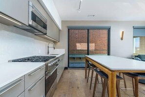Full-size fridge, microwave, oven, stovetop - The Berkeley Hotel (Denver)