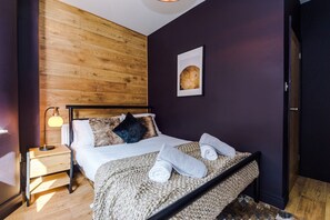 Design-talo | 4 makuuhuonetta, kannettavalle tietokoneelle sopiva työtila