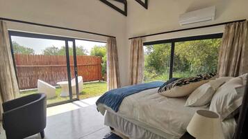 Luxury-Zimmer | Betten mit Memory-Foam-Matratzen, Bügeleisen/Bügelbrett