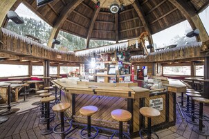 Bar (en la propiedad)