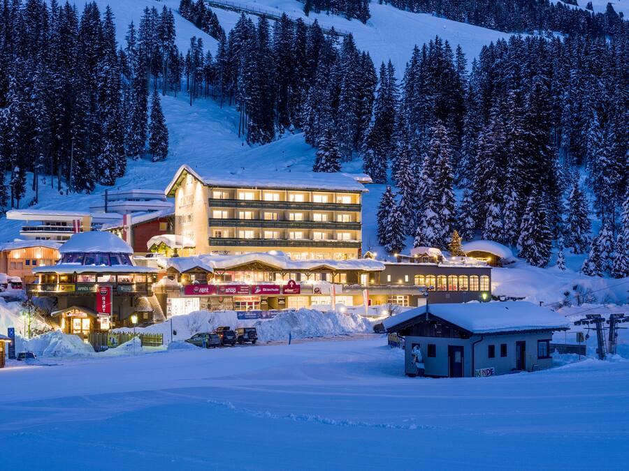 Fachada del alojamiento - Noche