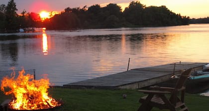 Cozy Waterfront on Puslinch Lake