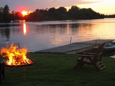 Cozy Waterfront on Puslinch Lake