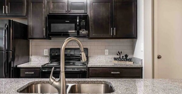 Private kitchen - Amazing location 2BR/2BA unit with FP & W/D (Indianapolis)