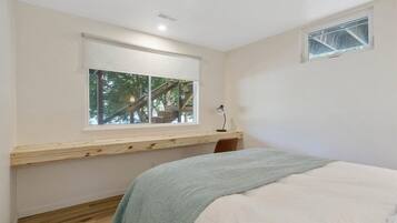 4 bedrooms, desk, iron/ironing board, travel cot