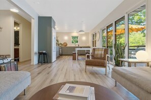 Smart TV, fireplace - Lakefront Escape: Remodeled, Fast Internet, Cove View (Gravois Mills)
