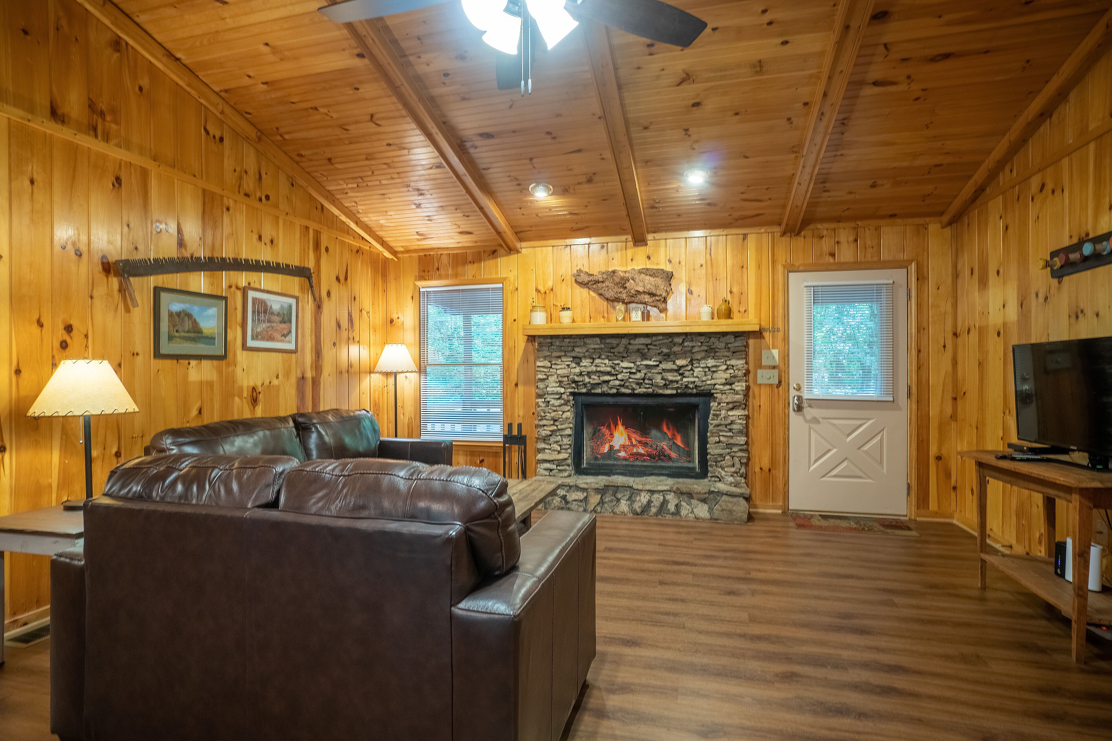 Settin' on the Creek - Let Your Cares Drift Away!