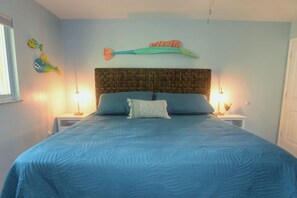 3 chambres, bureau, fer et planche à repasser, lit parapluie