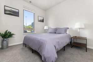 2 habitaciones, tabla de planchar con plancha, wifi y ropa de cama 
