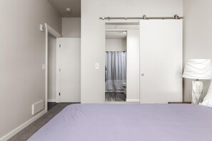 2 bedrooms, iron/ironing board, WiFi, bed sheets - 1st Floor Condo 1.5 Mi to DT TC w/ 2 Ensuite BRs (Traverse City)
