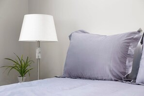 2 habitaciones, tabla de planchar con plancha, wifi y ropa de cama 