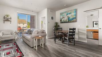 TV a schermo piatto, servizi in streaming, studio