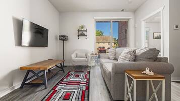 TV a schermo piatto, servizi in streaming, studio