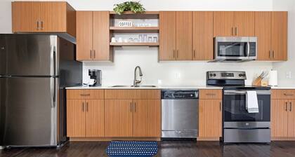 *NEW* Spacious Condo Near Downtown TC
