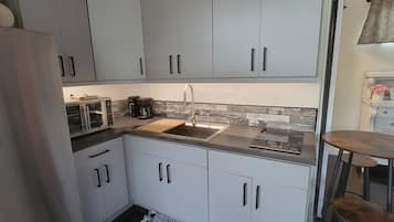 Refrigerador, microondas, horno, placa de cocina