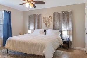 2 quartos, escrivaninha, ferros/tábuas de passar roupa, Wi-Fi