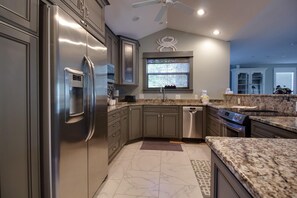 Fridge, microwave, oven, stovetop - Serenity Awaits: 2BR w/ Golf Cart in Sandestin (Miramar Beach)