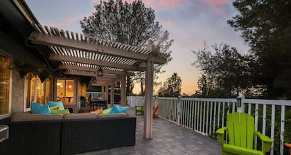 Poway Retreat | Hot Tub, Big Back Deck & Games!