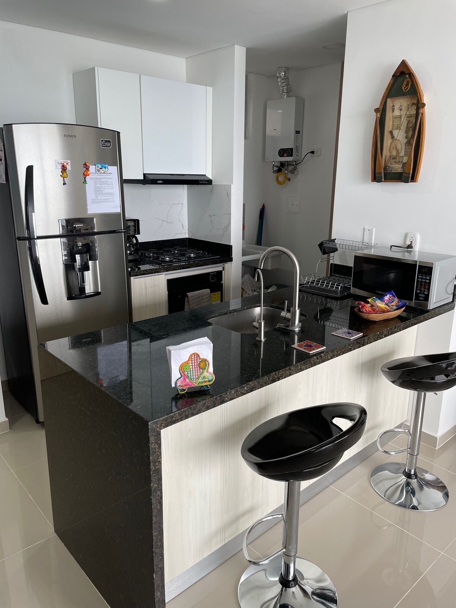 Refrigerador, microondas, horno y parrilla de estufa 