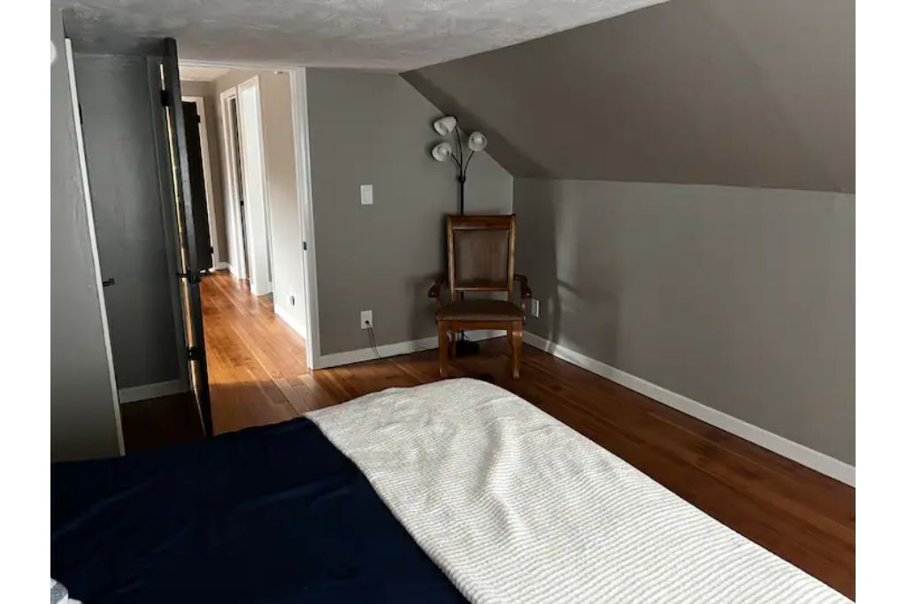 Cozy Cathedral View- Upper