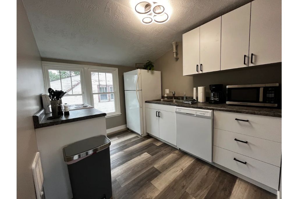 Cozy Cathedral View- Upper