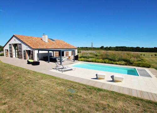 Villa La Grange, Large charming holiday home with 10 sleeps and heated pool