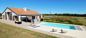 Villa La Grange, Large charming holiday home with 10 sleeps and heated pool