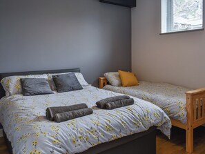 1 chambre, lit parapluie, Wi-Fi, draps fournis