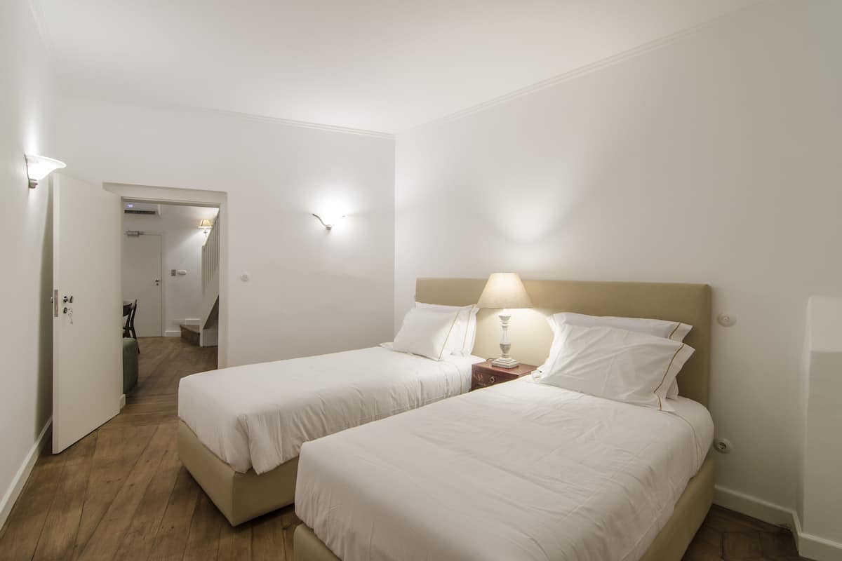 Apartemen Keluarga | Brankas, meja kerja, kedap suara, dan Wi-Fi gratis