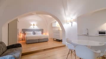 Studio | 1 bedroom, in-room safe, individually decorated, individually furnished