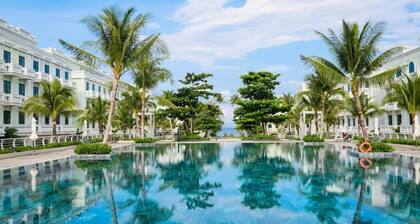 9BR beach Townhouse and shared swimming pools