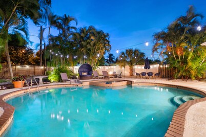 RESORT STYLE HOME W/HEATED POOL MINS TO BEACH & DELRAY