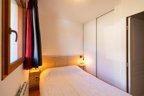 1 bedroom, WiFi - 200m from ski slopes, 5th floor, view ski slopes, swimming pool, balcony, tv, ski locker, 36m² (Les Orres)