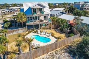 Alberca al aire libre y alberca climatizada
