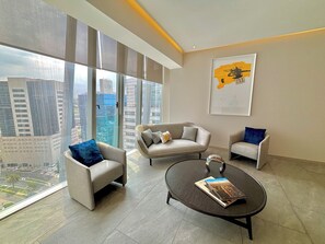 Superior Room | Hypo-allergenic bedding, in-room safe, iron/ironing board, free WiFi - Park life Paradox Santa Fe (Mexico City)