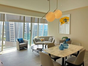 Superior Room | Living area | 50-inch TV with digital channels - Park life Paradox Santa Fe (Mexico City)