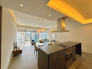 Superior Room | Living area | 50-inch TV with digital channels - Park life Paradox Santa Fe (Mexico City)