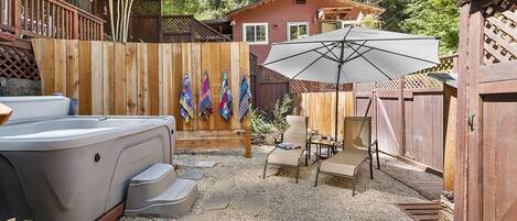 Outdoor spa tub