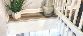 Comfortable & Private 2 Bedrm Cottage w/ King bed.