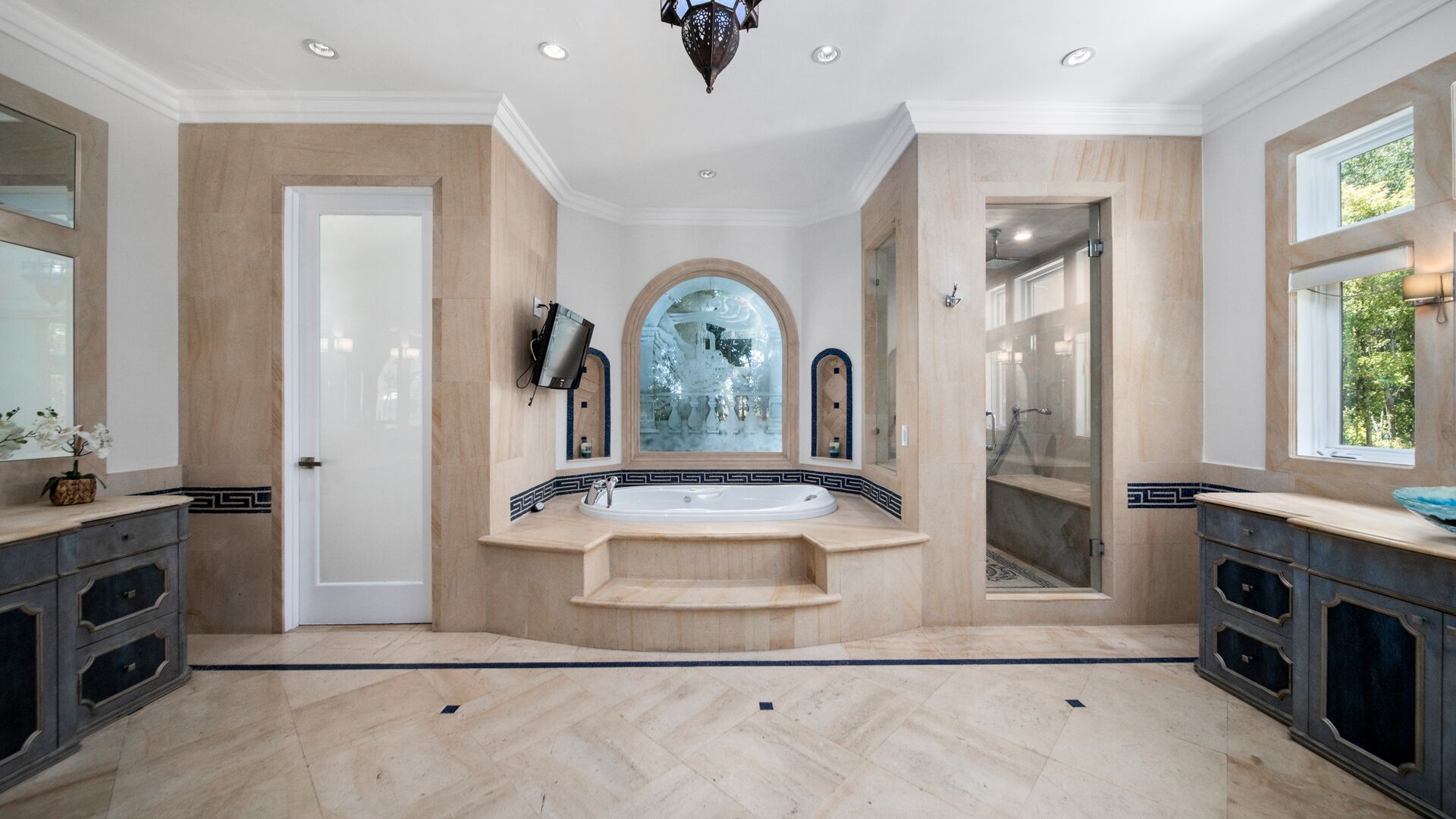 BH (Trousdale) Estate 4BD/5BA, Pool, Spa, Tennis/ basketball Court, Gym & More