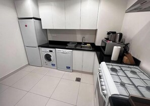 Fridge, microwave, stovetop, dishwasher