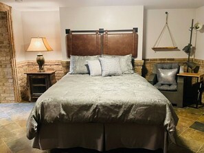 1 bedroom, desk, iron/ironing board, WiFi