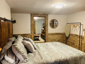 1 bedroom, desk, iron/ironing board, WiFi